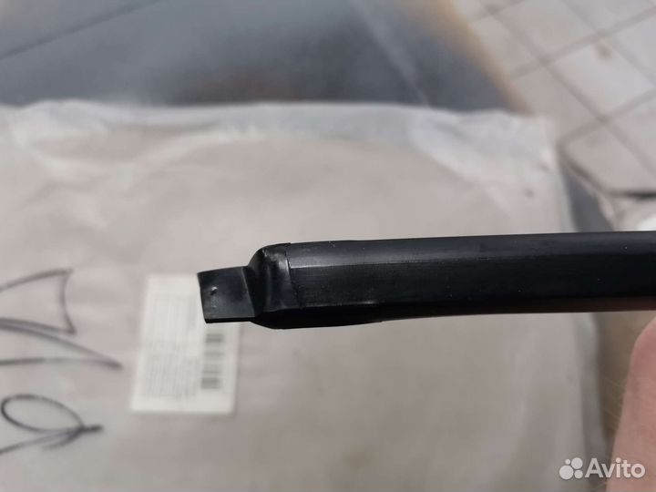 Молдинг лобового стекла Nissan patrol 1998-2009Г