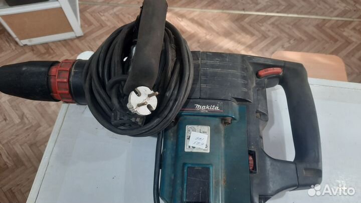 Отбойный молоток makita HM1202C