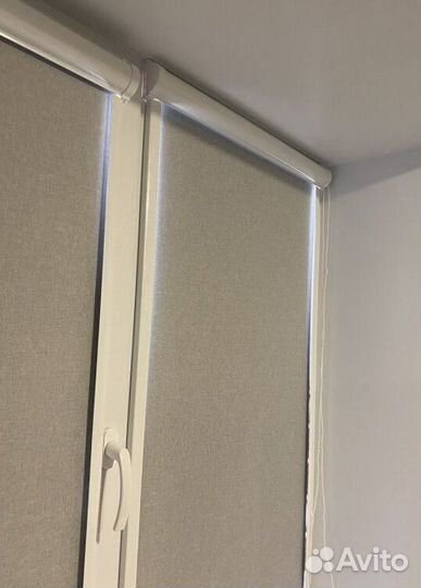 Рулонные шторы в коричневом коробе K4041