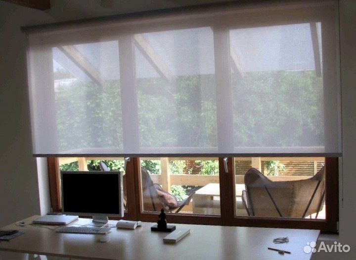 Ролета бежевая на оконный блок