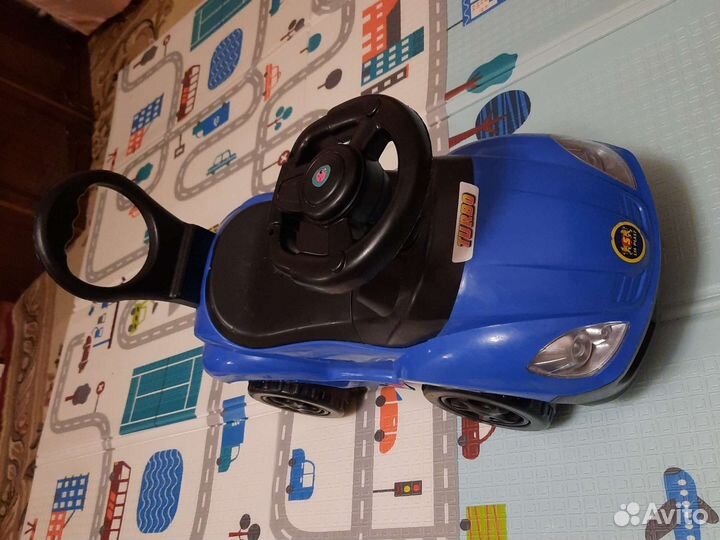 Машинка каталка толокар с ручкой