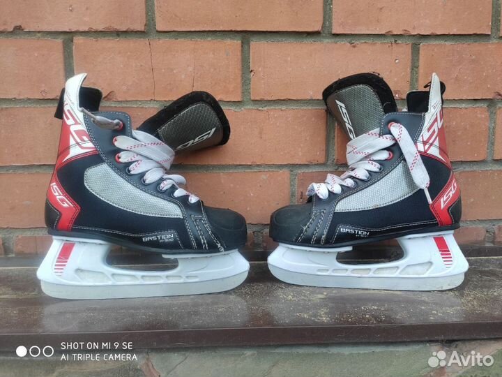 Хоккейные коньки