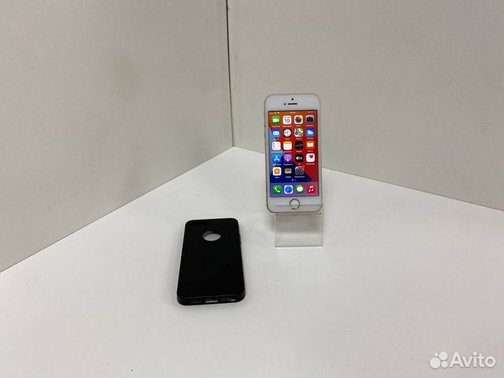 iPhone SE, 32 ГБ