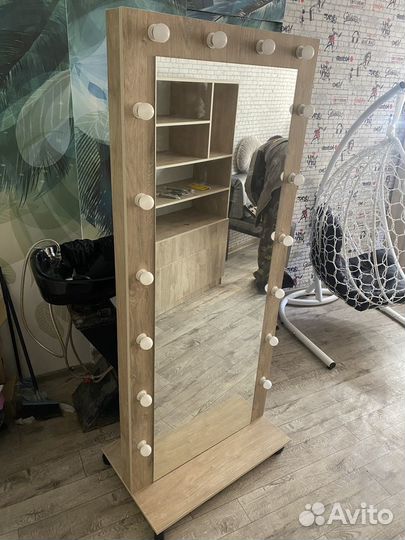 Зеркало с лампами