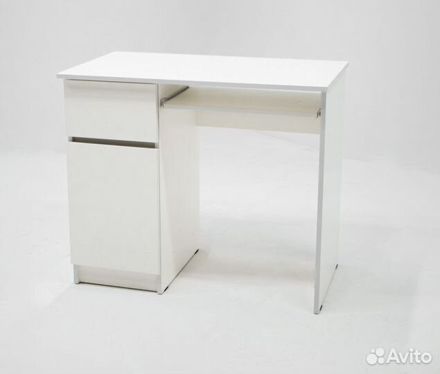 Компьютерный стол новый с тумбой