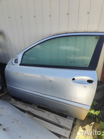 Mercedes C-Class W203 дверь левая