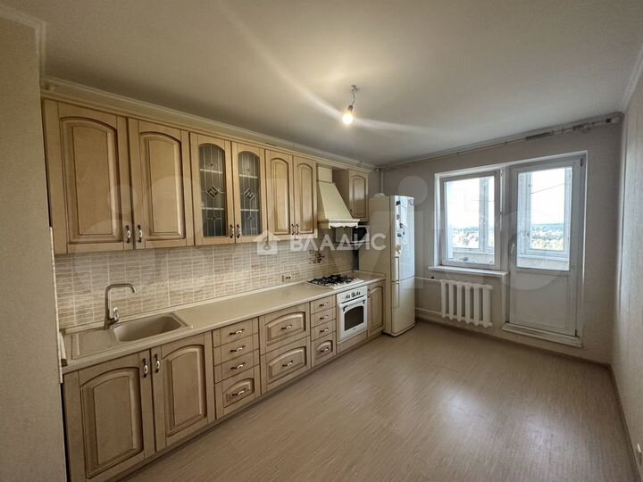 2-к. квартира, 57 м², 8/10 эт.