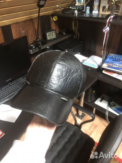 Мужская кожаная кепка