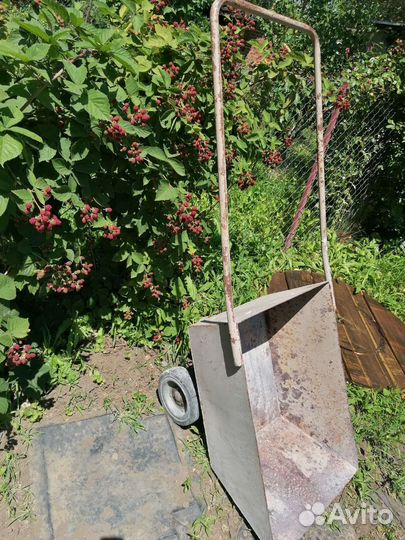 Тележка садовая, тачка строительная
