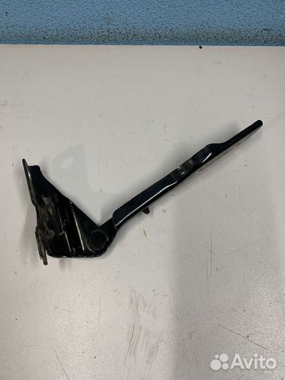 VW Polo 5 петля капота правая 6R0823302A