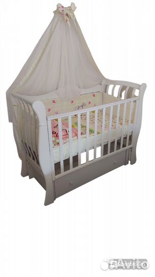 Детская кроватка с маятником и ящиком