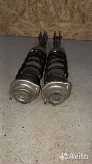 Стойка амортизатора toyota