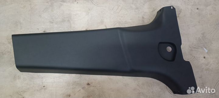 Обшивка центральной стойки нижняя правая tucson 04