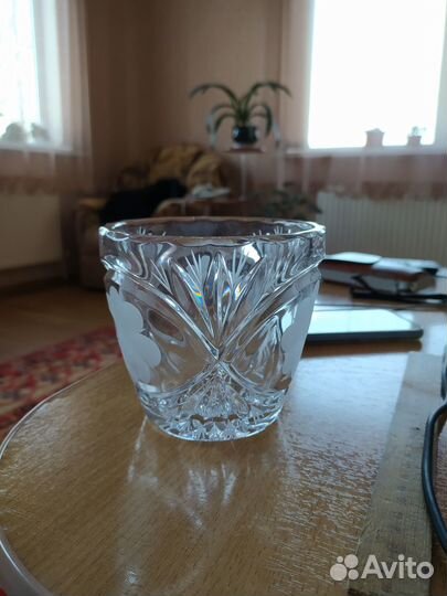 Хрустальная вазочка