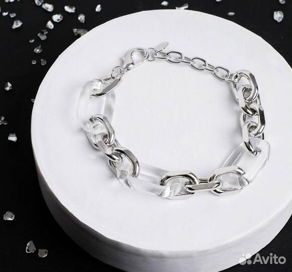 Большая коробка с бижутерией около 132 единицы