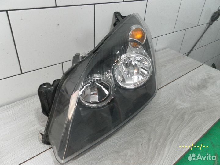Фара передняя левая Opel Astra H