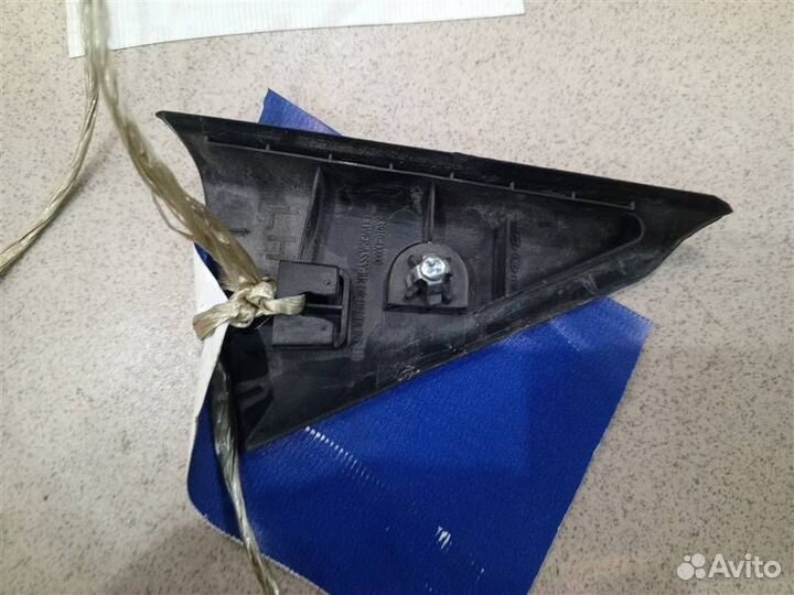 Уголок двери задней левой внутренний Kia Rio 2011