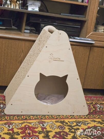 Дом для кошки с когтеточкой с двух сторон