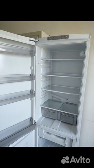 Холодильник ariston