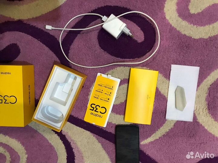 Продаю телефон realme c35