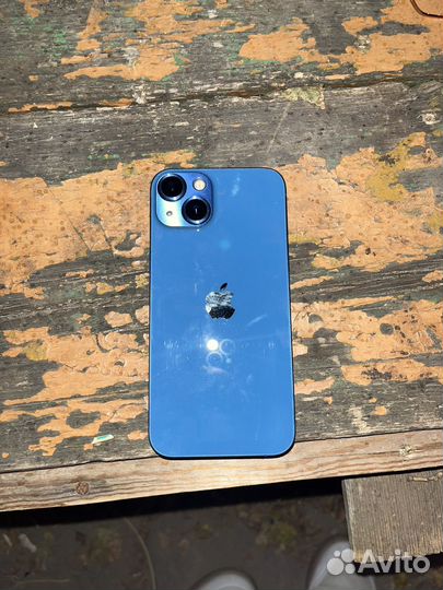 Телефон iPhone 13