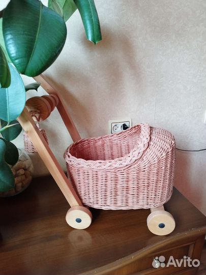 Плетёная детская коляска для игры либо фотосъёмок