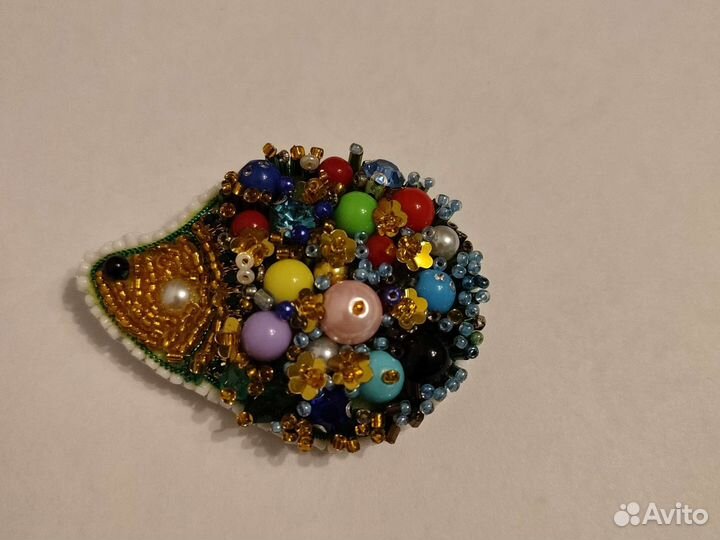 Брошь ручной работы из бисера