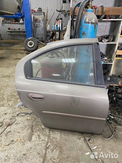 Дверь задняя правая Dodge Neon