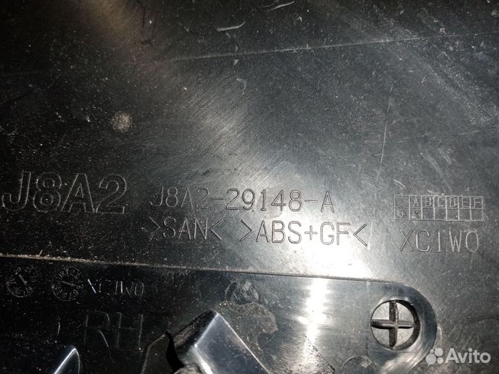 Накладка правой центральной стойки на Велар 2019г