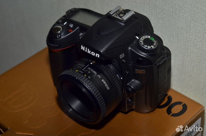 Зеркальный фотоаппарат Nikon D90