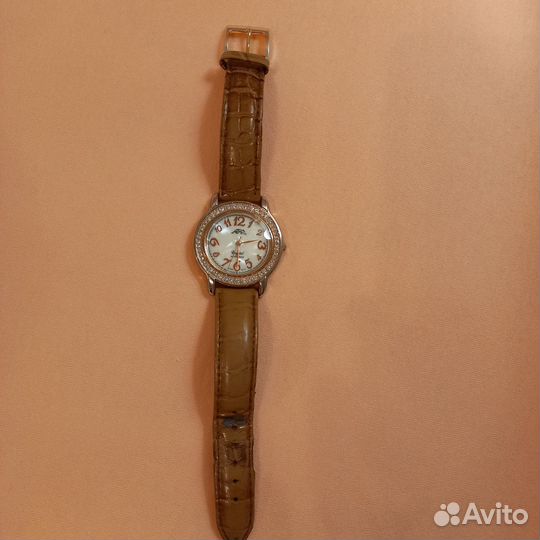 Женские кварцевые часы со стразами Япония