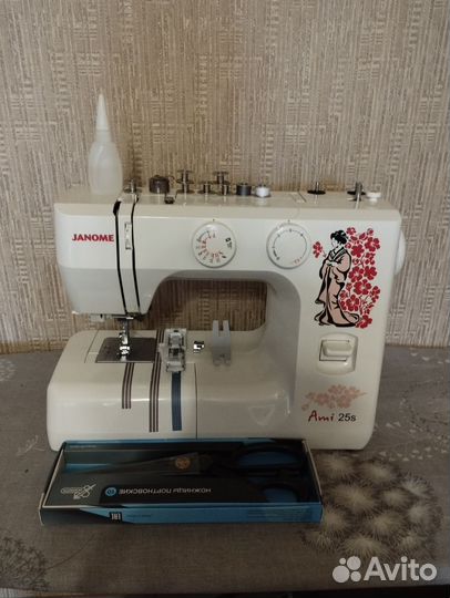 Швейная машинка janome