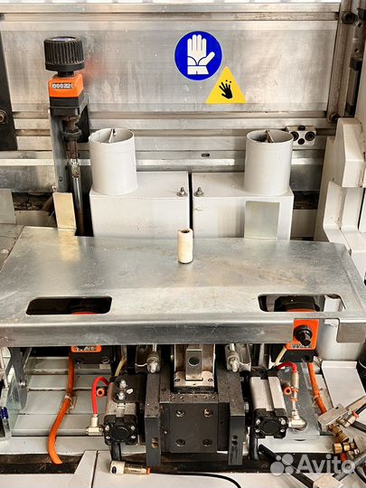 Кромкооблицовочный станок с прифуговкой akron 640