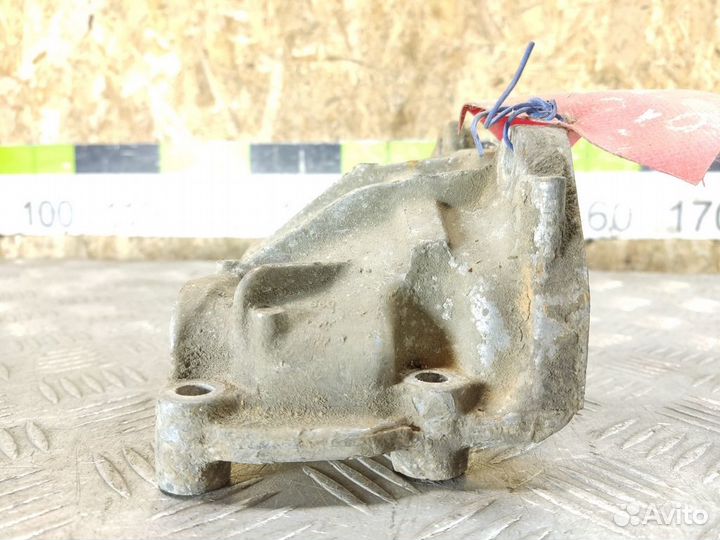 Кронштейн другой Mitsubishi Lancer 9