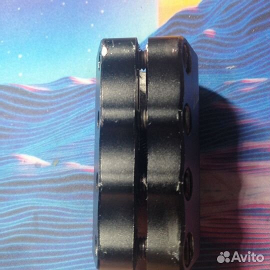 Зажим для трюкового самоката