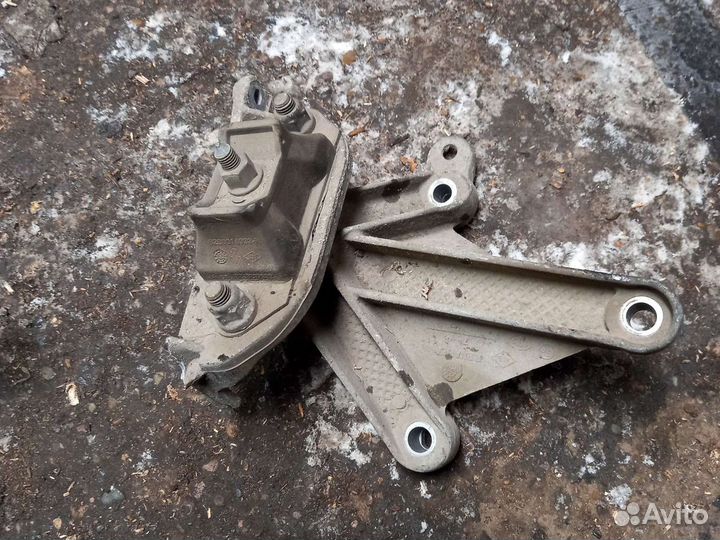 Подушка двигателя рено логан