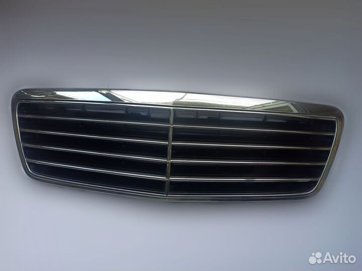 Решетка радиатора Mercedes Benz CLK W208. Оригинал