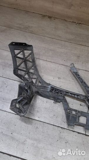 Кронштейн переднего бампера левый Mercedes E Class