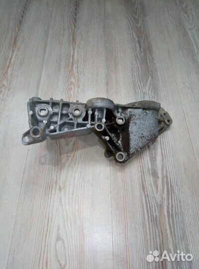 Кронштейн крепление навесного оборудования площадк