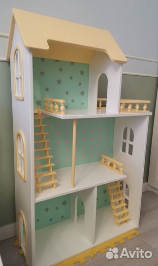 Большой кукольный домик