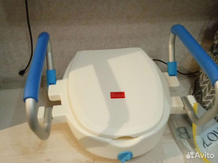 Насадка на унитаз для инвалидов