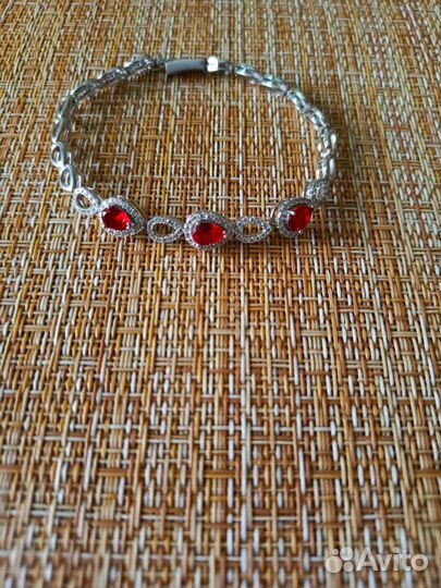 Серебряный браслет с камнями