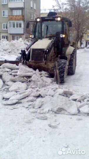 Уборка снега трактором