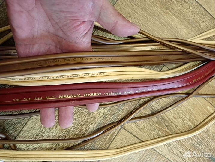 Акустические провода Van Den Hul