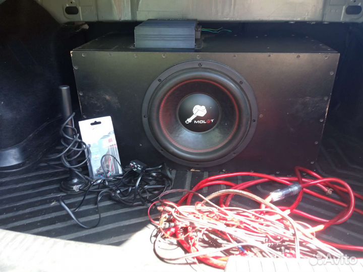 Автомобильный сабвуфер и усилитель