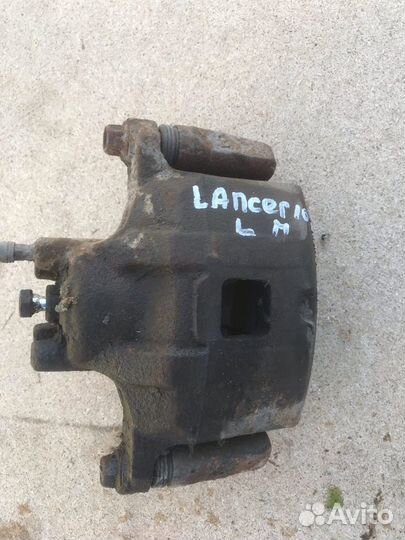 Суппорт передний правый Mitsubishi Lancer 10