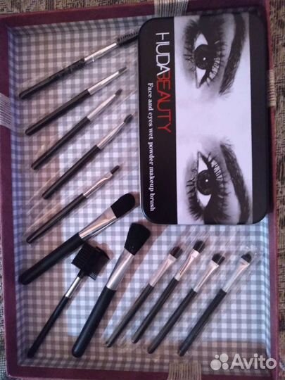 Набор кисточек для макияжа