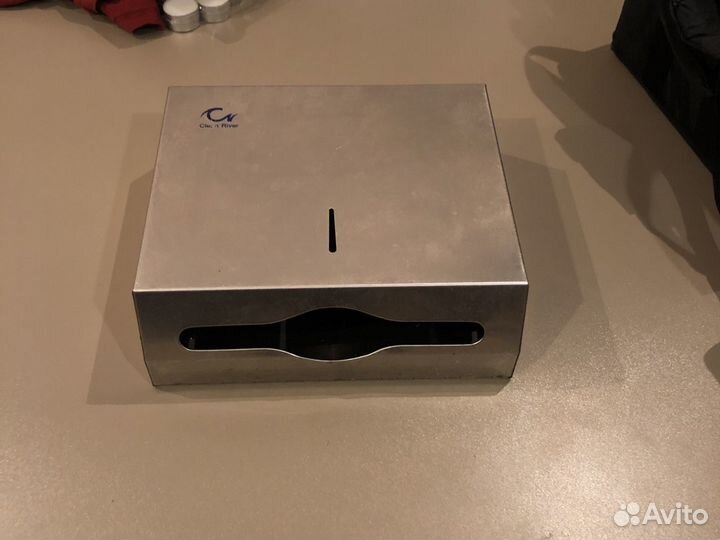 Диспенсер для полотенец для рук