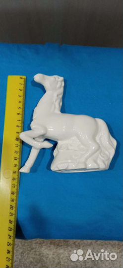 Статуэтка лошадь