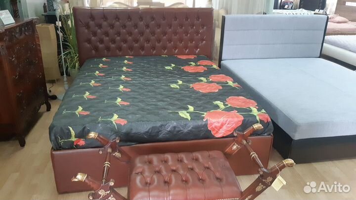 Кровать с подъемным механизмом